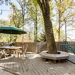 Spacious King Of Prussia Home With 2 Game Rooms