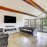 Spacious King Of Prussia Home With 2 Game Rooms