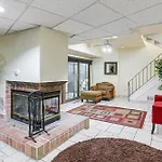 Spacious King Of Prussia Home With 2 Game Rooms