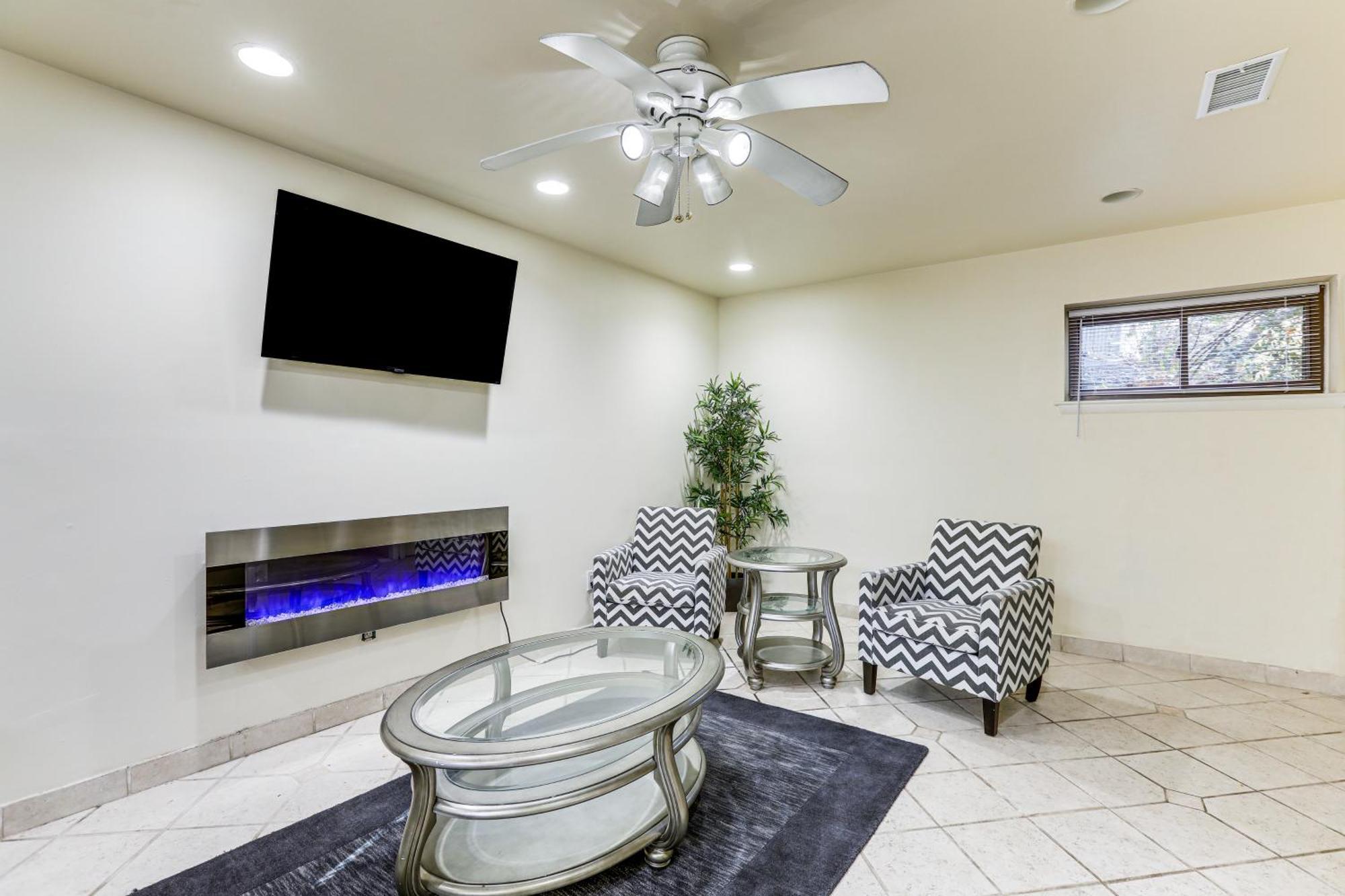Spacious With 2 Game King of Prussia